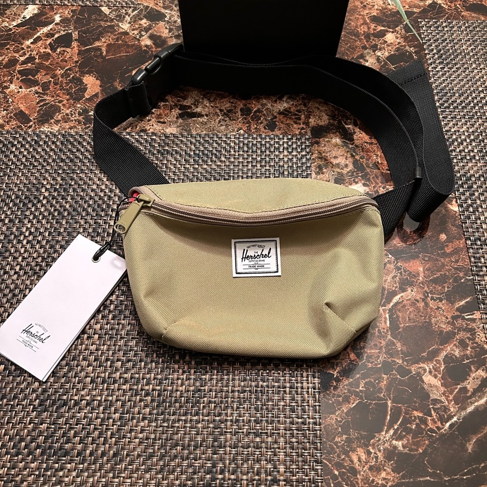 Herschel men’s crossbody